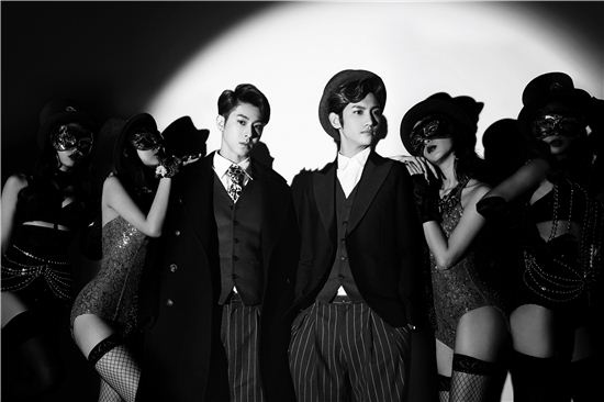 동방신기, 1월 1일 7집 타이틀곡 '썸씽' 뮤비 공개 