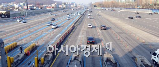 [포토]아직까지 한산한 고속도로