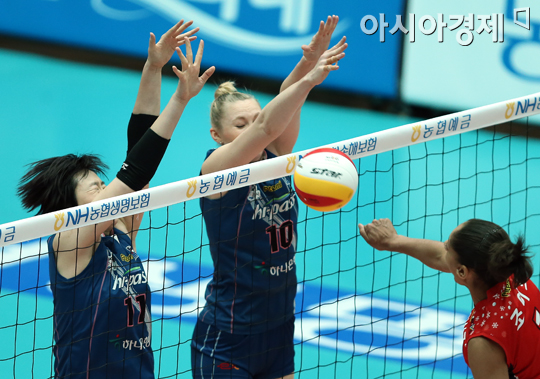 [포토] 장소연 '두 눈 질끈 감고'