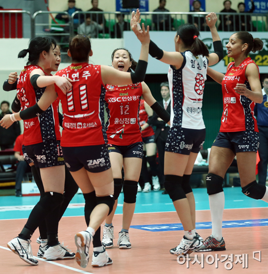 [포토] 득점에 기뻐하는 인삼공사 선수들