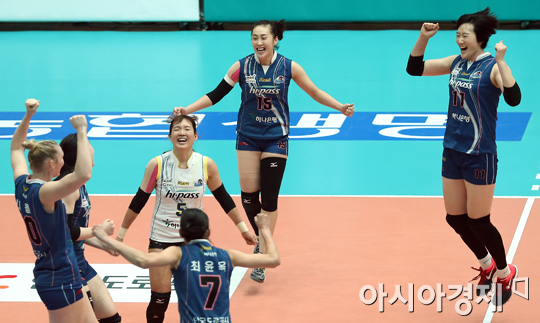 [포토] 도로공사 '2013 마지막 경기, 승리로 마무리~'