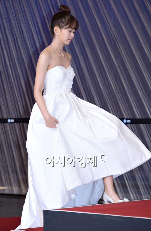 [포토]김소현, 드레스가 너무 커요!