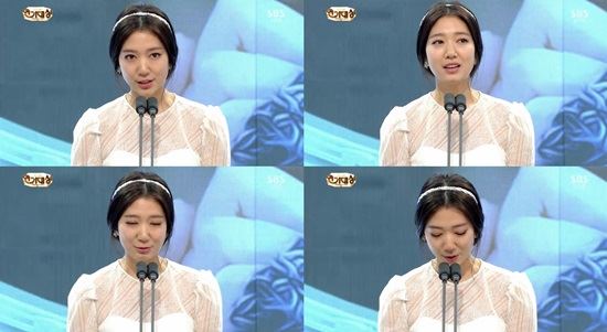 [SBS연기대상]'3관왕' 박신혜 눈물, "연기로 상 받아 기쁘다"