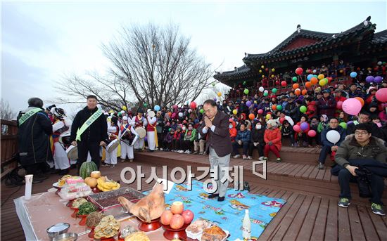 [포토]무사안녕 기원하는 서기동 구례군수