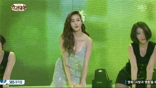 'SBS 연기대상' 강소라 축하공연, 화려한 의상+안무 '눈길'