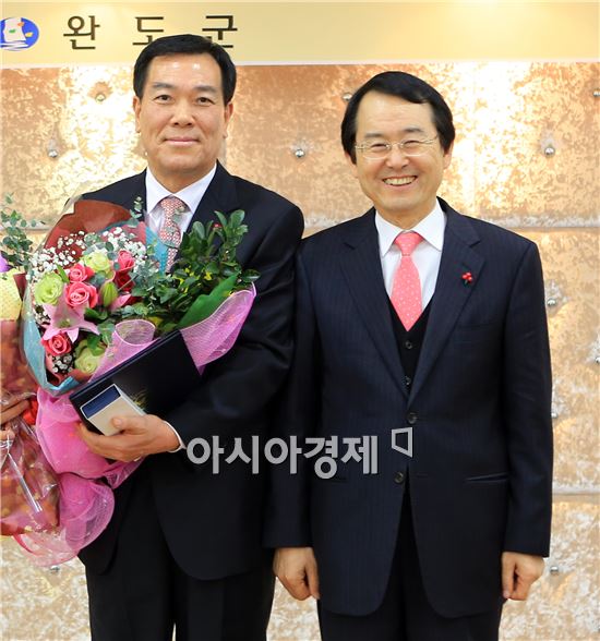 완도군청 박신희 도서개발과장, 대통령 표창