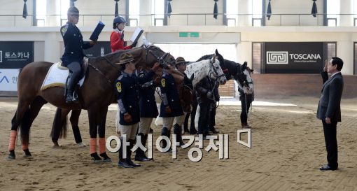 [포토]말들과 시무식 갖는 한국마사회 