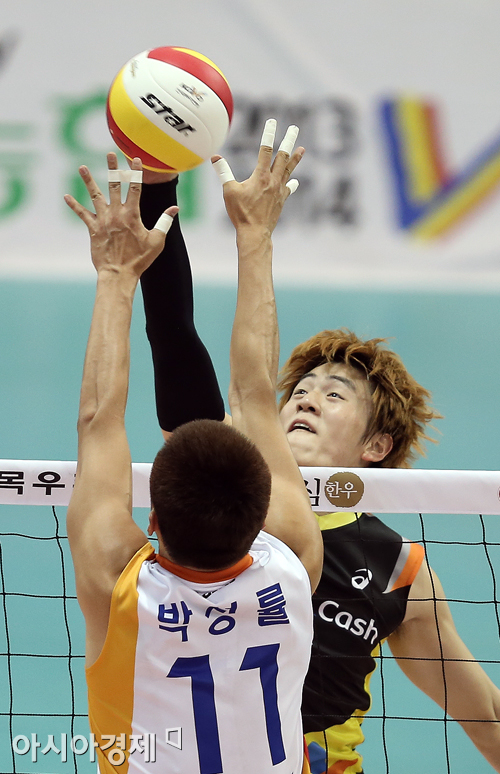 [포토] 송희채-박성률 '때리고 막고'