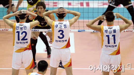 [포토] 단체삭발 한국전력 '허전한 뒤통수가 어색해~'