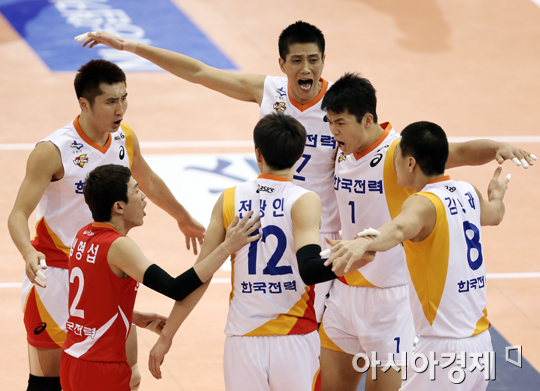 [포토] 득점에 기뻐하는 한국전력 선수들