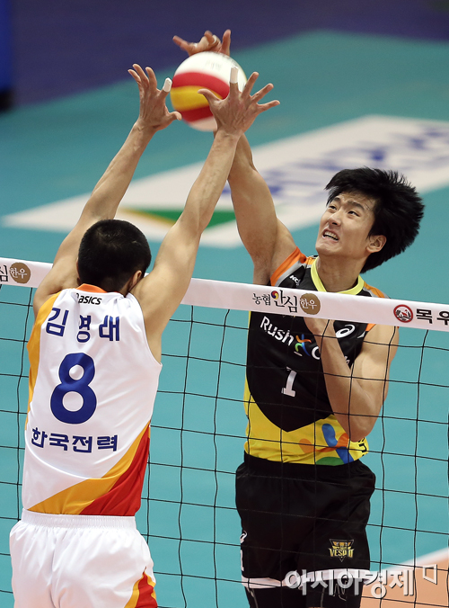 [포토] 송명근-김영래 '때리고 막고!'