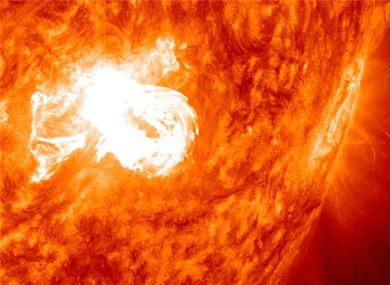나사, 2014년 첫 태양 폭발 사진 공개