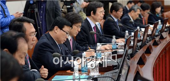 [포토]2차 임시 국무회의에 참석한 국무위원들