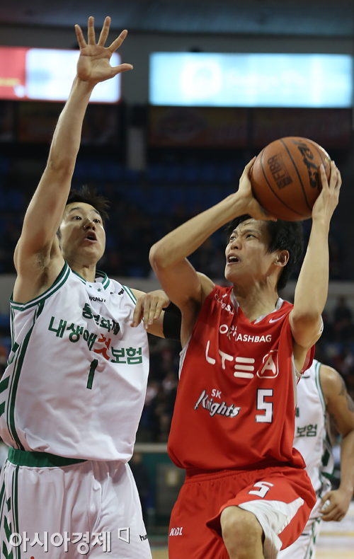 [포토] 슛 시도하는 김선형