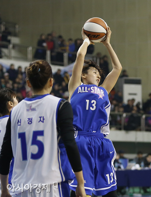 [포토] 김단비 '리바운드 잡았어'