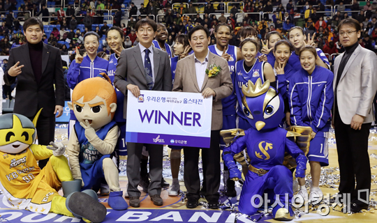 [포토] 여자농구 올스타전 승리한 남부선발