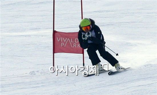 [포토]스키 레이싱하는 회장님