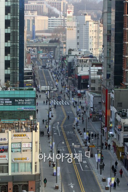 [포토]개통 앞둔 서울 첫 대중교통지구로 신촌 연세로