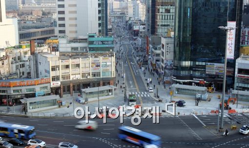 [포토]개통 준비 한창인 서울 시내 첫 대중교통지구로 연세로