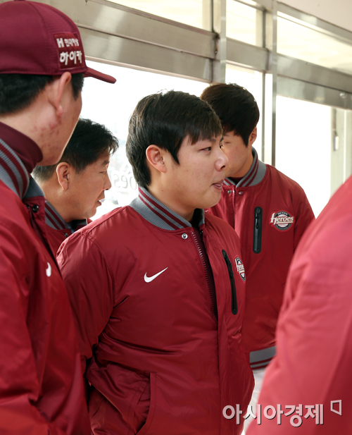 [포토] 윤석민 '목동에서의 첫 시즌 기대되는걸'