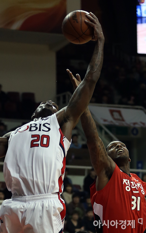 [포토] 라틀리프 '내가 훨씬 높지~'