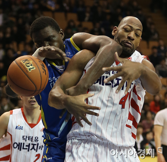 [포토] 뒤엉킨 더니건-윌리엄스