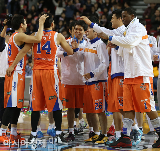 [포토] 전자랜드 '이겼어!'