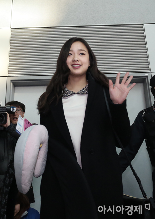 [포토] 출국하는 손연재 '목베게는 필수~'