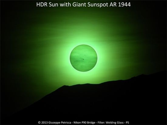 ▲HDR필터링으로 촬영한 태양. 태양의 가운데 위치한 흑점 AR1944가 보인다.