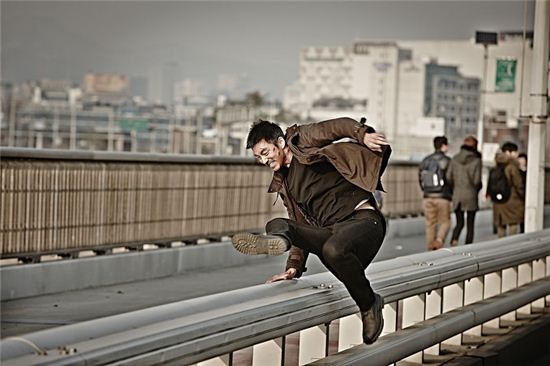 '용의자', 단순 액션 영화가 아닌 이유 