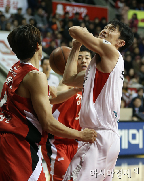 [포토] 변기훈 '공을 놓쳐버렸네'