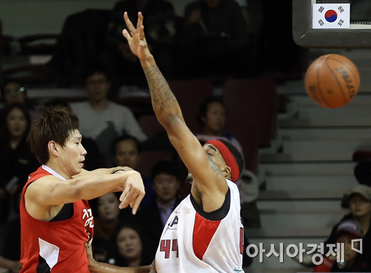 [포토] 오세근 '슛인줄 알았지?'