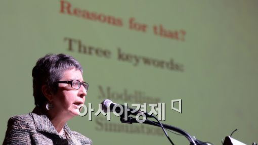 [포토]엠 제이 에스테반, '수학이 세상을 어떻게 바꾸는가?'