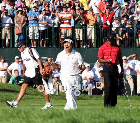  2009년 PGA챔피언십 우승 당시 양용은의 환호 장면.