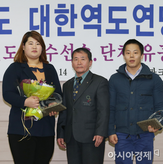 [포토] 2013 대한역도연맹 우수선수상 원정식-이희솔
