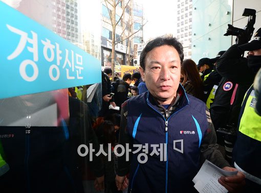 [포토]브리핑 마친 정호희 민주노총 대변인 