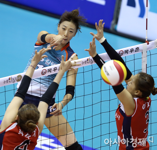 [포토] 한송이 '작은 틈새로 재빠르게'