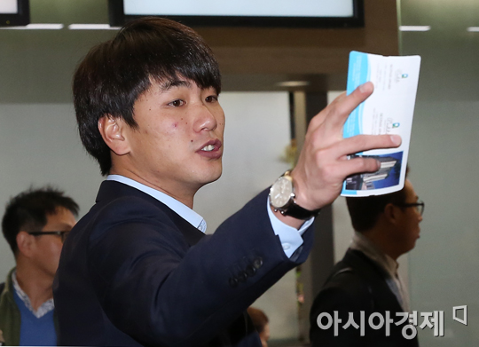 [포토] 김광현 '비행기 티켓 받아가세요'