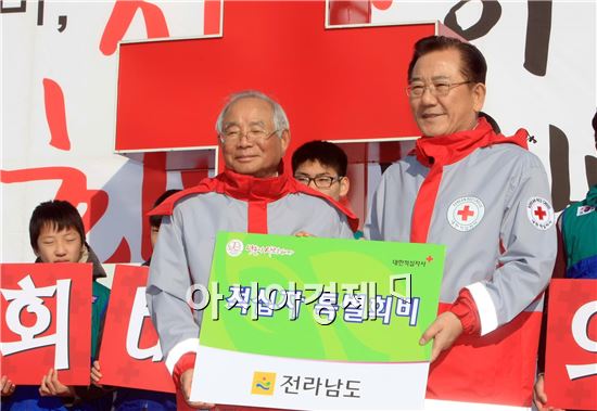[포토]전남도, 2014 적십자회비 모금 사랑의 등불 점화