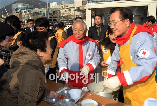[포토]전남도, 2014 적십자회비 모금 사랑의 등불 점화