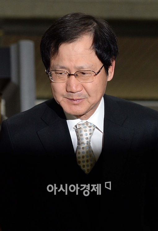 [포토]박찬구 금호석유화학 회장, 어두운 표정으로 법정 출두
