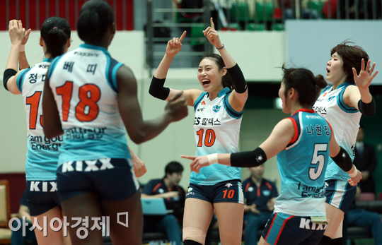 [포토] GS칼텍스 배유나 '득점 기뻐~'