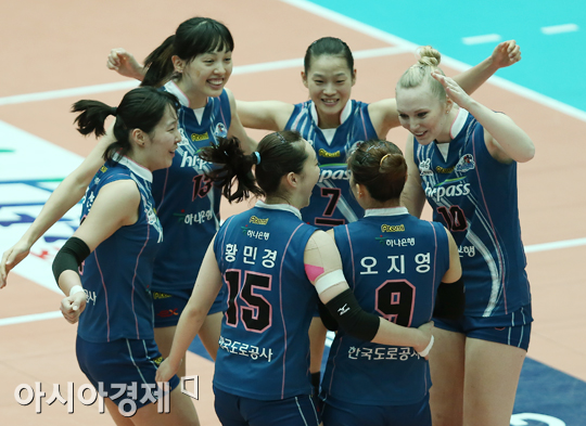 [포토] 오지영 서브 에이스에 기뻐하는 도로공사