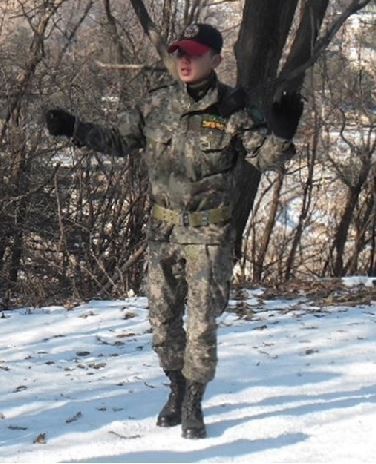 유승호 근황 공개 "추운 날씨에도 늠름…전역은 언제?" 