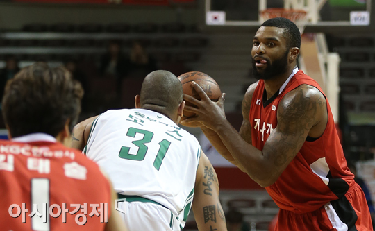 [포토] 에반스의 은밀한 사인