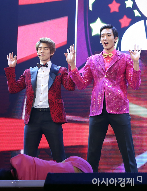 [포토] 배홍희-송명근 '문을 여시오~'