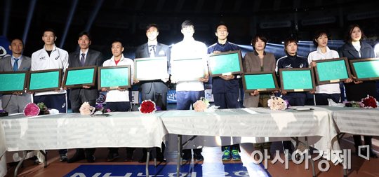 [포토] 핸드 프린팅 하는 V리그 10주년 남녀 베스트7 