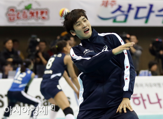 [포토] 송명근 '코믹댄스는 계속된다'