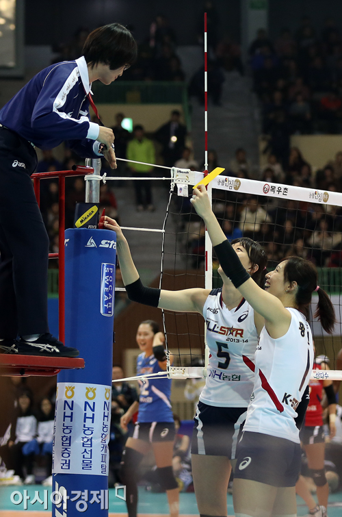 [포토] 황연주 '심판 언니, 옐로 카드!'