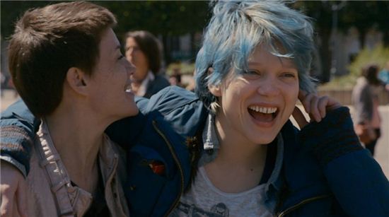 [주말엔영화]가장 보편적인 사랑의 정서로 채운 179분…'가장 따뜻한 색 블루'